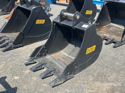 Diesel Equipment 140CL 36 in HD Tooth Excavator Bucket - Fits 65 mm