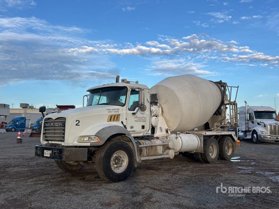 2015 Mack GU813 6x4 Beton-Fahrmischer
