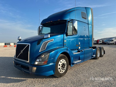2017 Volvo VNL 6x4 **Rebuilt Title** Ciągnik siodłowy T/A z kabiną sypialną