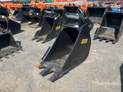 Diesel Equipment 170CL 24 in HD Tooth Excavator Bucket - Fits 70 mm