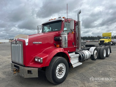 2013 Kenworth T800 8x4 Tri/A Day Cab Truck Tractor