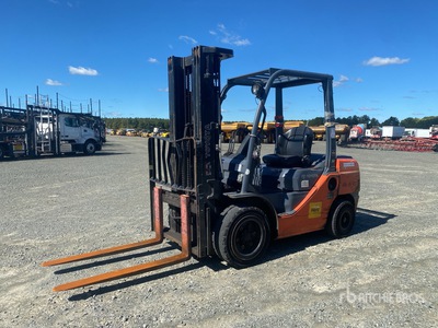 2011 Toyota 8FDU30 5620 lb Cushion Tire Wózek widłowy