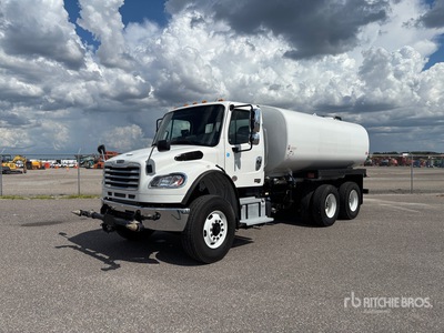 2026 International M2 106 4000 gal 8x4 Camion cisterna de agua