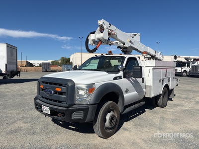 Altec AT37G 37.5 ft on 2013 Ford F-550 4x4 Podnośnik Koszowy