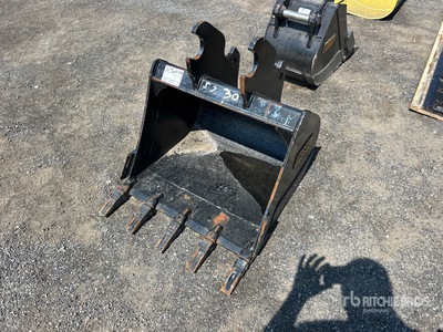 Diesel Equipment 50CL 30 in HD Tooth Excavator Bucket - Fits 45 mm