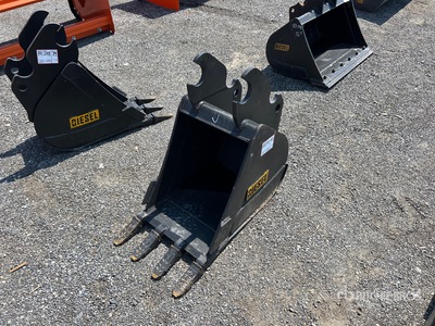 Diesel Equipment 18 in HD Tooth Excavator Bucket - Fits Kubota K7915 Coupler