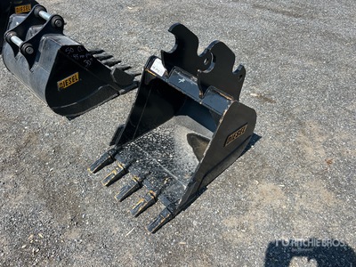 Diesel Equipment 24 in HD Tooth Excavator Bucket - Fits Kubota K7915 Coupler