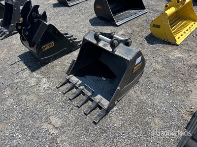 Diesel Equipment 30 in HD Tooth Excavator Bucket - Fits Kubota K7915 Coupler