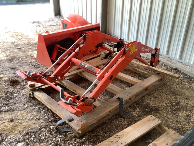 Kubota LA535 Front Loader Attachment