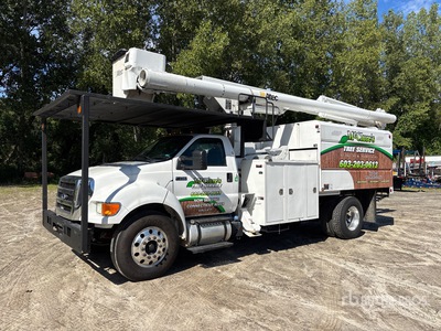 Altec LR760-E70 70 ft on 2013 Ford F-750 4x2 Forestry Chipper Body Bucket Truck