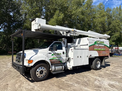 Altec LR760-E70 70 ft on 2013 Ford F-750 4x2 Forestry Chipper Body Camión con Cesta Elevadora