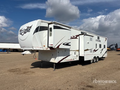 2009 Heartland Cyclone 42 ft Tri/A Toy Hauler Travel Trailer