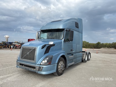 2012 Volvo VNL 6x4 3- Achs Sattelzugmaschine mit Schlafkabine