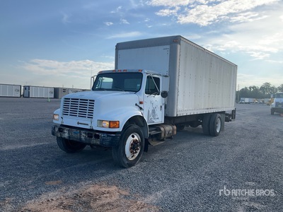 1990 International 4900 4x2 Moving Camion fourgon