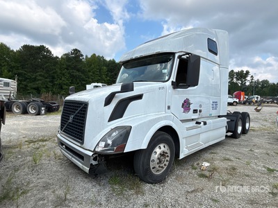 2016 Volvo VNL670 6x4 Ciągnik siodłowy T/A z kabiną sypialną