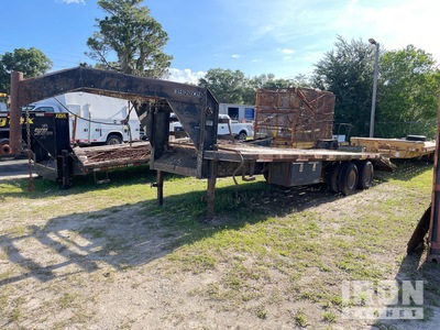 2002 Pro-Trak 25 ft T/A Gooseneck Equipment Trailer