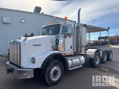 2015 Kenworth T800 8x4 Heavy Haul Tri/A Day Cab Truck Tractor