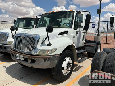 2004 International 4400 4x2 S/A Day Cab Truck Tractor