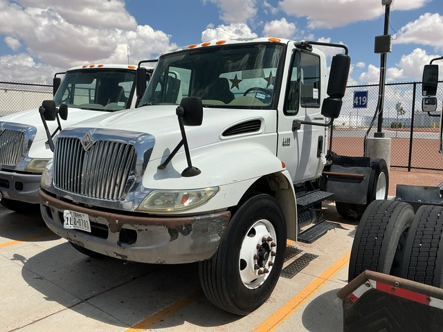 2004 International 4400 4x2 S/A Day Cab Truck Tractor