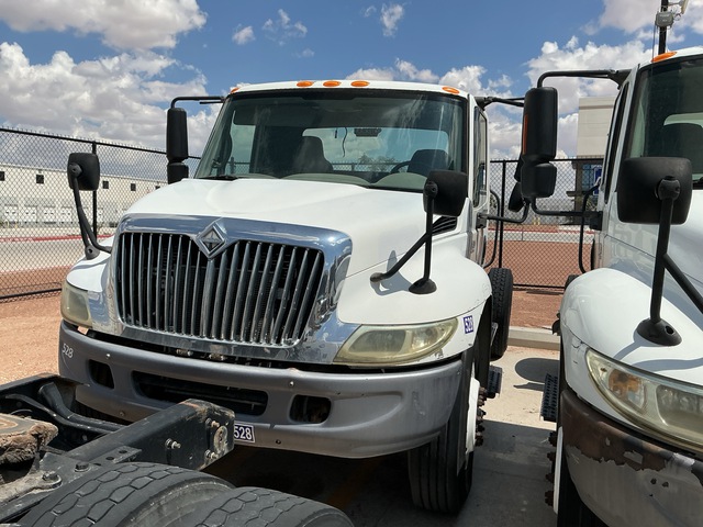 2004 International 4400 4x2 S/A Day Cab Truck Tractor