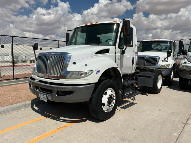 2006 International 4400 4x2 S/A Day Cab Truck Tractor
