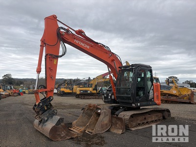 2016 Hitachi ZX135US-5B حفارة بجنزير