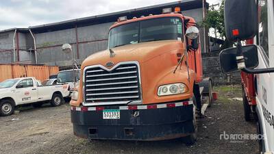 2002 Mack CX613 T/A Dagcabine Trekker (Inoperable)