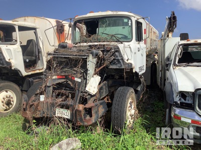 1997 Mack DM690S Water Truck (Inoperable)