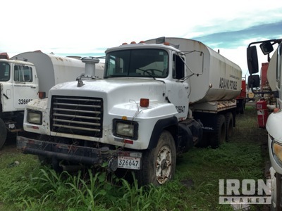 1991 Mack RD690S Water Truck