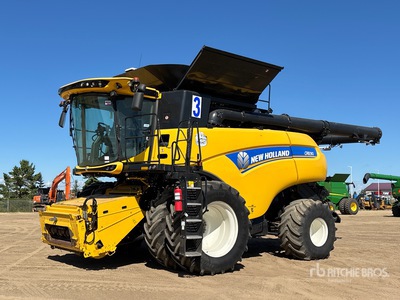 2016 New Holland CR8.90 Combine Harvester