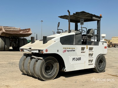 2001 Ingersoll Rand PT240R 8 Wheel Pneumatic Roller