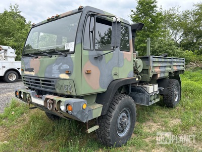 2001 Stewart & Stevenson M1078A1 LMTV 4x4 Cargo Truck
