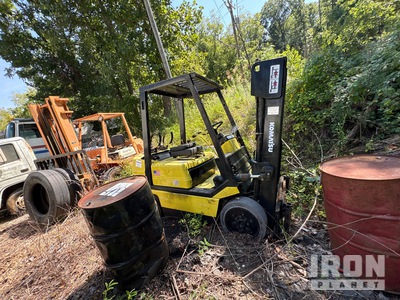 Komatsu FG25ST11 4800 lb Pneumatic Tire Forklift