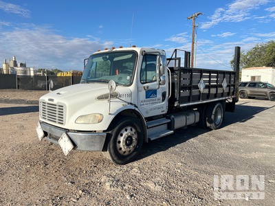 2011 Freightliner M250 Ciężarówka z płaską platformą