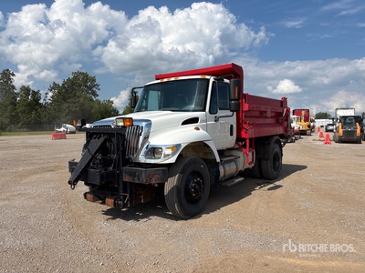 2005 International 7400 4x2 Camion chasse-neige