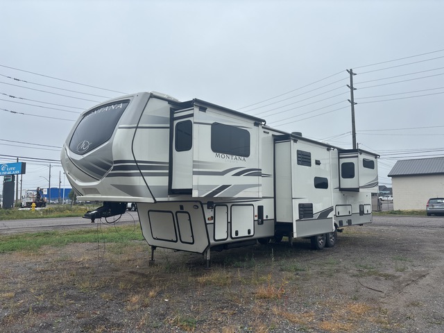 2022 Keystone RV Montana  Legacy 3763BP22 37 ft T/A Travel Trailer