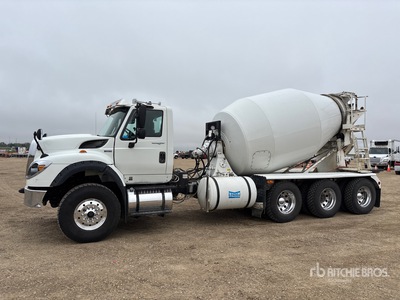 2013 International WorkStar 7600 8x6 Mixer Truck