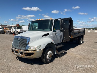 2004 International 4200 SBA 4x2 S/A Dump Truck