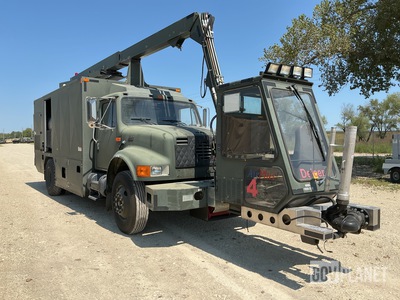 2000 International 4700 De-Icer Truck