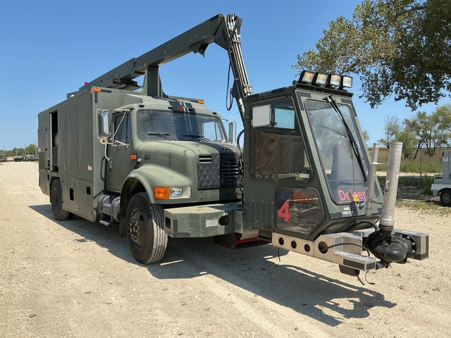 2000 International 4700 De-Icer Truck