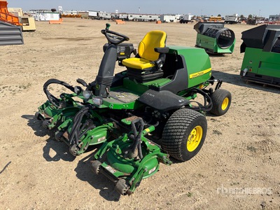 2011 John Deere 8800TC Ride-On Lawn Mower
