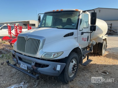 2008 International 4300 Durastar 2000 gal 4x2 Ciężarówka na wodę