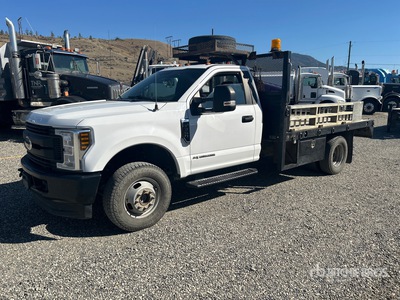 2018 Ford F-350 4x4 Flatbed Truck