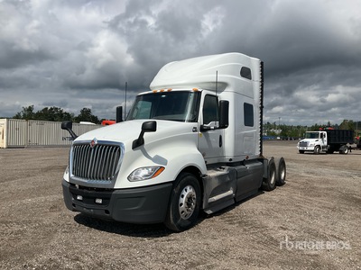 2018 International LT625 6x4 تراكتور شاحنة كابينة النوم (ثنائية المحور)
