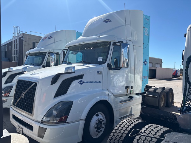2018 Volvo VNL CNG 6x4 T/A Day Cab Truck Tractor 2018 Volvo VNL CNG 6x4 T/A Day Cab Truck Tractor