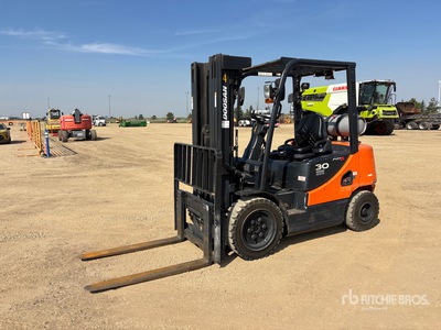 2015 Doosan G30E-5 5450 lb Pneumatic Tire Forklift