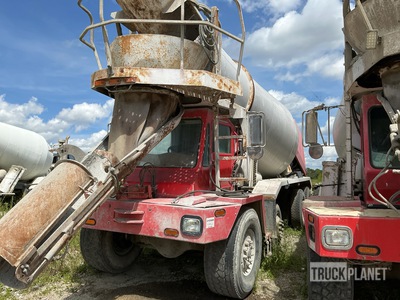2004 Oshkosh S Series 8x6 Front Discharge Mixer vrachtwagen