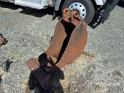 16 in Cleanup Godet arrière de pelleteuse