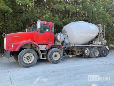 2005 Kenworth T800 10x4 Twin-Steer Mixer Truck