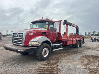 UNIC UR505-A2 10000 lb Straight Boom on 2008 Mack GU813 6x4 ブームトレーラー